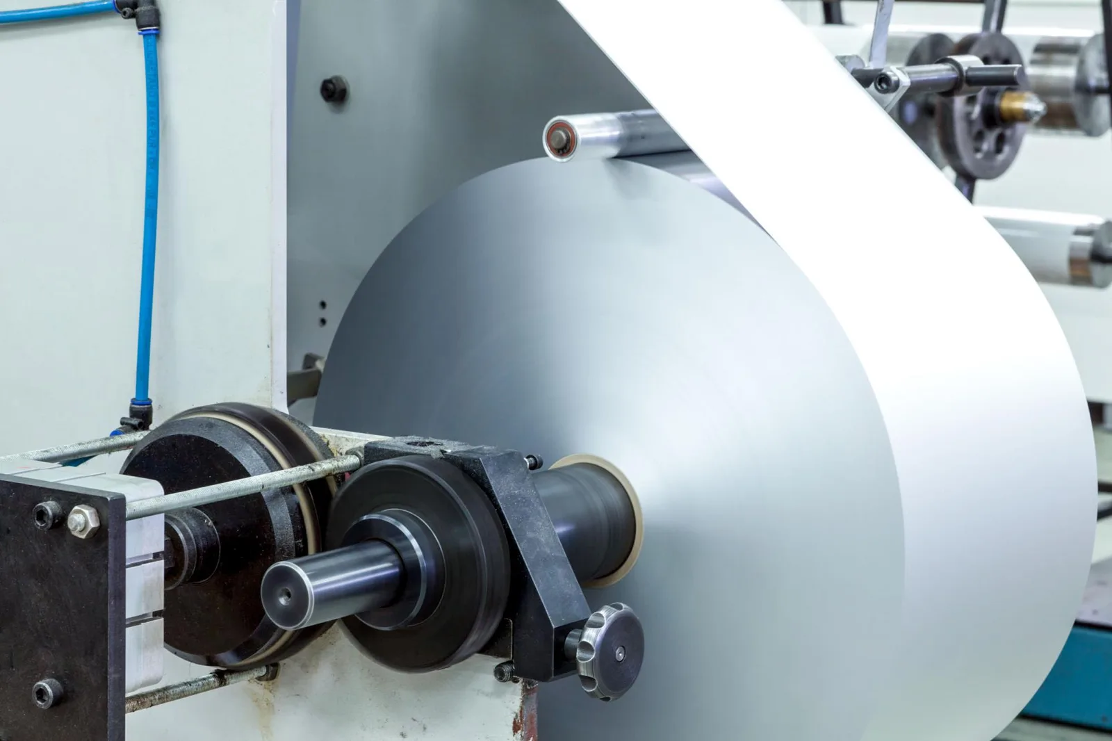 Industrial gluing – bespoke solutions for various industries