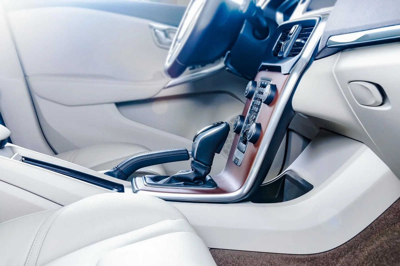 Automotive production – hot melt gluing of interior components