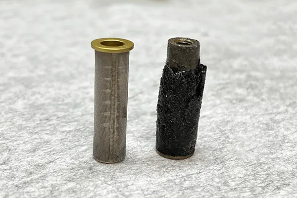 Čistý filtr lepidla vs. filtr zanešený usazeninami