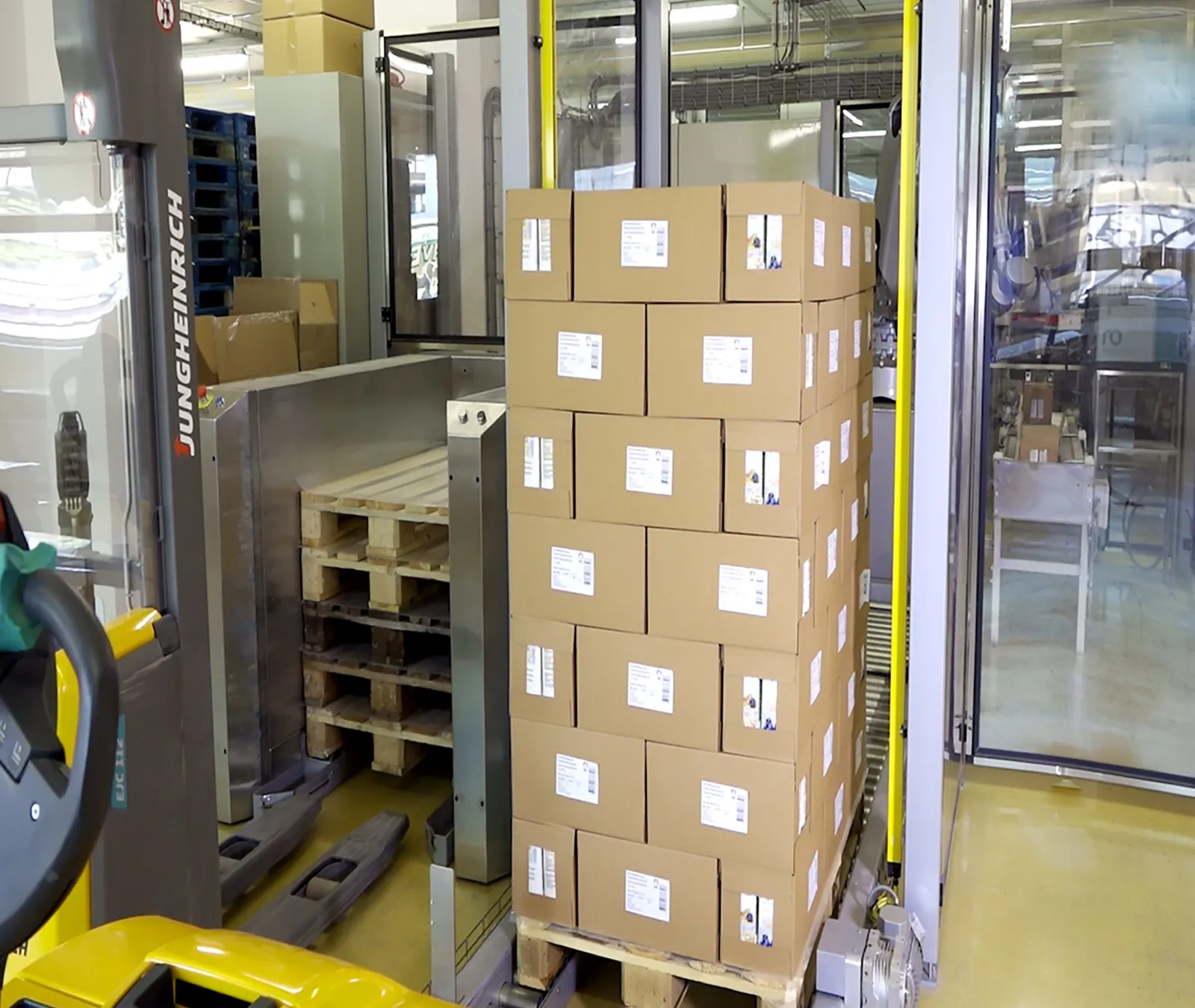 Fallstudie: 75 % weniger Kunststoffverpackung dank Stabilisierung mit Klebstoff