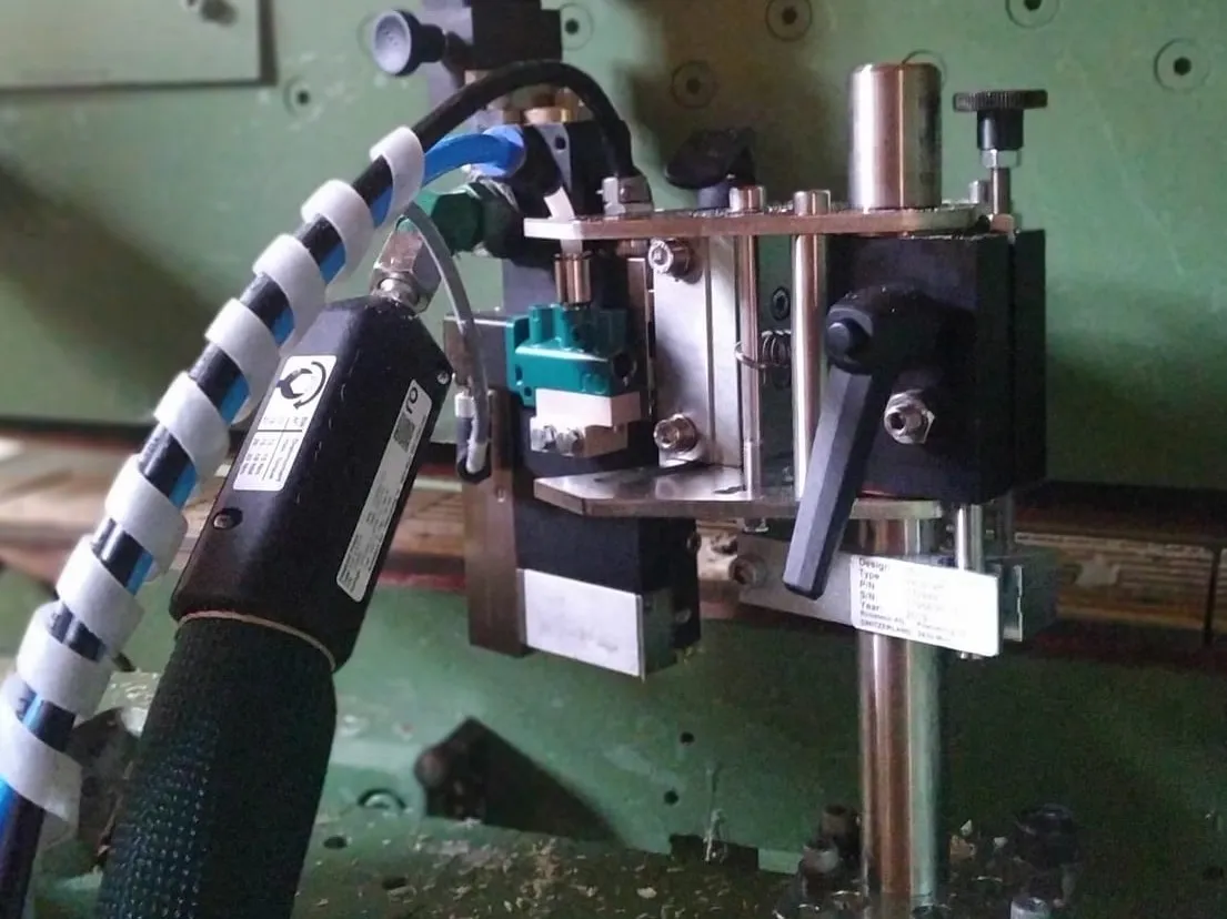 Retrofit do 50 let starého stroje na výrobu bednění